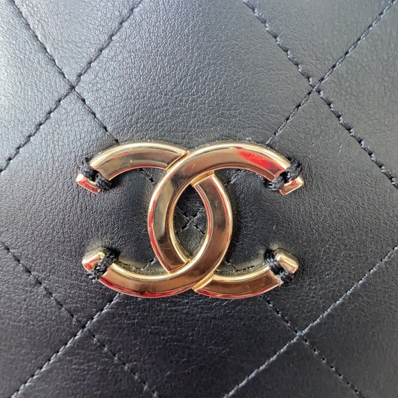 ‼️SOLD ‼️ Chanel tote great for traveling - Picture 4 of 10